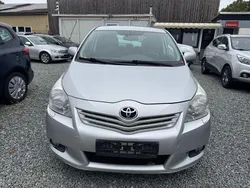 Silber Gebraucht 2010 Toyota Verso Executive Van / Kleinbus | 3.999 € (Guter Preis)