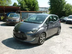 Grau Gebraucht 2017 Hyundai ix20 YES! Van / Kleinbus | 10.990 € (Guter Preis)