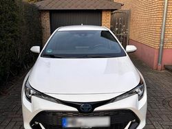 Weiß Gebraucht 2020 Toyota Corolla Limousine | 17.999 € (Etwas zu teuer)