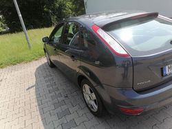 Grau Gebraucht 2010 Ford Focus Limousine | 4.500 € (Etwas zu teuer)