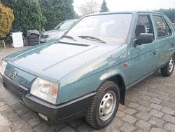 Grau Gebraucht 1992 Skoda Favorit Limousine | 1.990 €