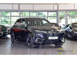 Black sapphire metallic Gebraucht 2022 BMW iX SUV | 59.990 €