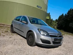 Grau Gebraucht 2004 Opel Astra Limousine | 2.398 € (Fairer Preis)