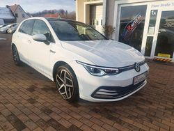 Weiß Gebraucht 2020 VW Golf VIII Style Limousine | 18.500 € (Etwas zu teuer)