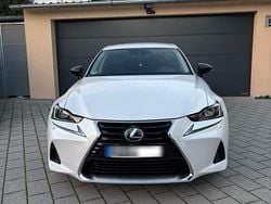 Weiß Gebraucht 2018 Lexus IS300h Limousine | 29.800 €