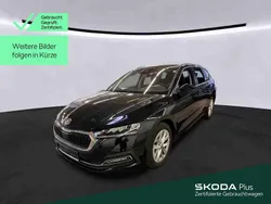 Blackmagic perleffekt (metallic) Gebraucht 2022 Skoda Octavia Style Kombi | 24.449 € (Fairer Preis)