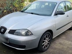 Silber Gebraucht 2005 Seat Ibiza Reference Limousine | 1.900 € (Fairer Preis)