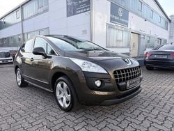Braun Gebraucht 2011 Peugeot 3008 Premium Van / Kleinbus | 5.490 € (Fairer Preis)
