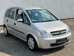 Grau Gebraucht 2004 Opel Meriva Van / Kleinbus | 3.950 € (Etwas zu teuer)