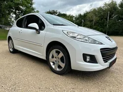 Weiß Gebraucht 2010 Peugeot 207 Premium Kleinwagen | 4.990 € (Teuer)