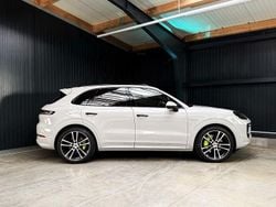 Grau Gebraucht 2024 Porsche Cayenne SUV | 124.000 €