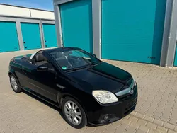 Schwarz Gebraucht 2006 Opel Tigra Kleinwagen | 2.100 € (Etwas zu teuer)