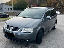 Grau Gebraucht 2006 VW Touran Van / Kleinbus | 3.000 € (Etwas zu teuer)