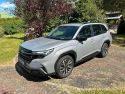 Grau (river rock pearl ) Gebraucht 2025 Subaru Forester Platinum SUV | 44.700 € (Fairer Preis)