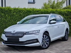 Weiß Gebraucht 2022 Skoda Superb Ambition Kombi | 23.790 € (Fairer Preis)