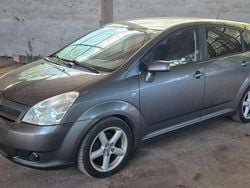 Grau Gebraucht 2006 Toyota Corolla Verso Sol Van / Kleinbus | 1.799 € (Fairer Preis)