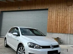 Weiß Gebraucht 2016 VW Golf VII LOUNGE Limousine | 10.900 € (Fairer Preis)