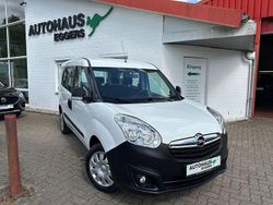 Weiß Gebraucht 2018 Opel Combo Selection Van / Kleinbus | 9.980 € (Fairer Preis)