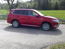 Rot Gebraucht 2021 Mitsubishi Outlander P-HEV Top SUV | 23.700 € (Fairer Preis)