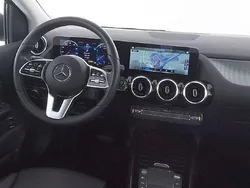 Grau Gebraucht 2020 Mercedes B220 Van / Kleinbus | 31.870 € (Teuer)