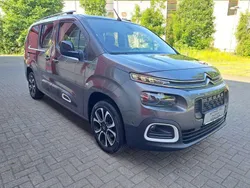 Grau Gebraucht 2023 Citroën Berlingo Shine Van / Kleinbus | 25.790 € (Etwas zu teuer)