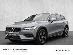 Grau Gebraucht 2023 Volvo V60 CC Plus Kombi | 34.750 € (Superpreis)