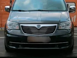 Grau Gebraucht 2012 Lancia Voyager Van / Kleinbus | 8.000 € (Guter Preis)