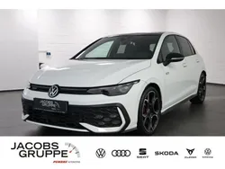Weiß Gebraucht 2024 VW Golf VIII Style Limousine | 39.960 € (Guter Preis)