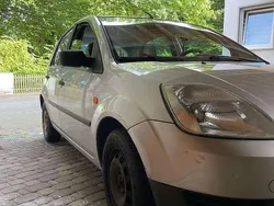 Silber Gebraucht 2002 Ford Fiesta Ambiente Kleinwagen | 1.200 € (Fairer Preis)