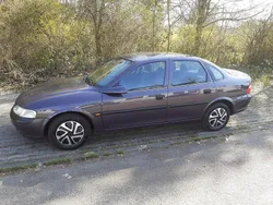 Violet Gebraucht 1996 Opel Vectra Limousine | 1.800 €