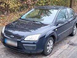Blau Gebraucht 2004 Ford Focus Kleinwagen | 949 € (Etwas zu teuer)