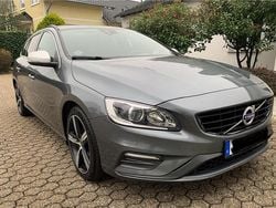 Grau Gebraucht 2018 Volvo V60 Momentum Kombi | 12.990 € (Fairer Preis)