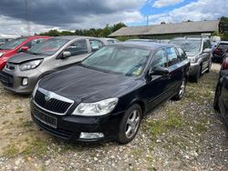Schwarz Gebraucht 2012 Skoda Octavia Elegance Kombi | 1.700 € (Superpreis)