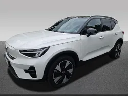 Crystal white / metallic Gebraucht 2024 Volvo XC40 Plus SUV | 43.998 € (Fairer Preis)