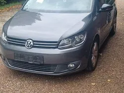Grau Gebraucht 2011 VW Touran Style Van / Kleinbus | 7.000 € (Fairer Preis)