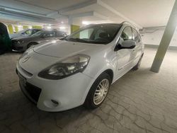 Weiß Gebraucht 2009 Renault Clio II Limousine | 2.150 € (Guter Preis)