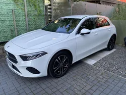 Weiß Gebraucht 2023 Mercedes A200 Advanced Limousine | 28.600 € (Fairer Preis)
