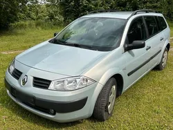 Silber Gebraucht 2003 Renault Mégane II Kombi | 1.800 €