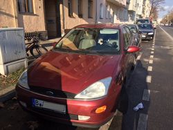 Rot Gebraucht 2001 Ford Focus Limousine | 2.400 € (Fairer Preis)