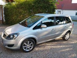 Silber Gebraucht 2013 Opel Zafira Family Van / Kleinbus | 5.700 € (Fairer Preis)