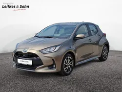 Manganbronze metallic Gebraucht 2022 Toyota Yaris Hybrid Team Limousine | 18.900 € (Fairer Preis)