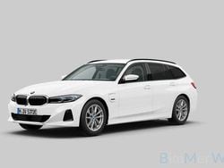 Weiß Gebraucht 2022 BMW 330e Sport Line Limousine | 25.999 € (Fairer Preis)