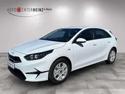 Carraraweiß Neu 2025 Kia Ceed Comfort Limousine | 25.900 € (Fairer Preis)