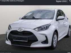 Weiß Gebraucht 2022 Toyota Yaris Comfort Limousine | 16.990 € (Fairer Preis)