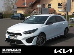 Carraraweiß Gebraucht 2025 Kia Ceed GT-Line Limousine | 29.990 € (Fairer Preis)