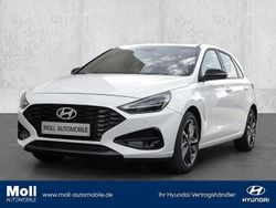 Weiss Gebraucht 2024 Hyundai i30 Advantage Limousine | 24.650 € (Guter Preis)