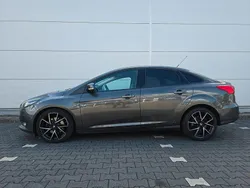 Grau Gebraucht 2015 Ford Focus Titanium Limousine | 5.900 € (Superpreis)