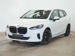 Alpinweiss iii Gebraucht 2024 BMW 220 Active Tourer Van / Kleinbus | 32.489 € (Fairer Preis)