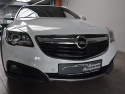 Weiß Gebraucht 2014 Opel Insignia Country Tourer Kombi | 12.880 € (Etwas zu teuer)