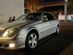 Silber Gebraucht 2004 Mercedes E220 Limousine | 4.400 € (Fairer Preis)